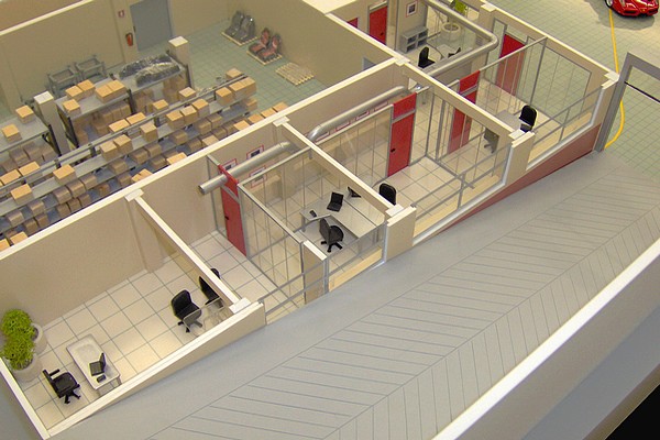 modello plastico sezione magazzino e uffici